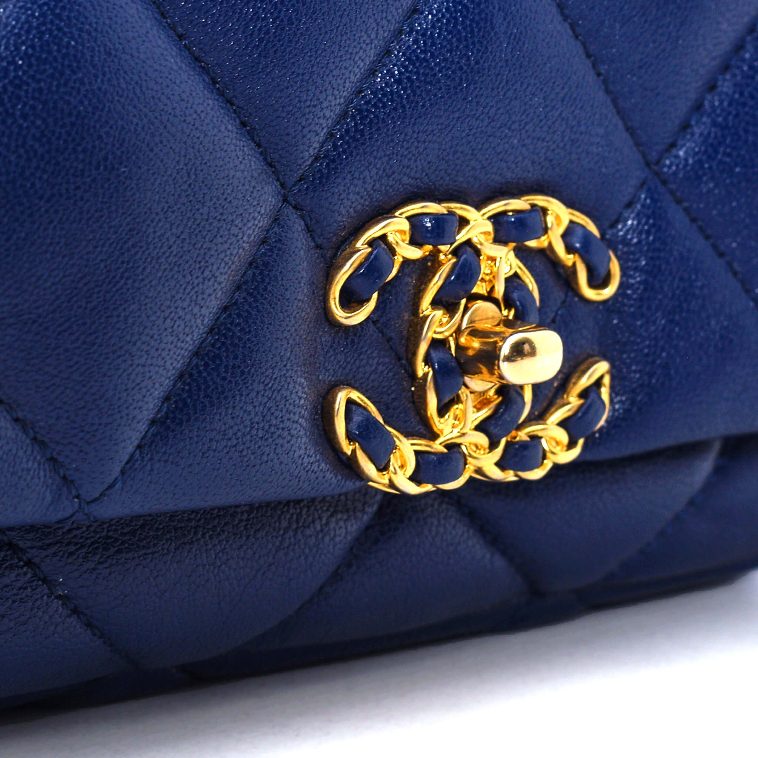 Chanel - Navy Blue Quilted Goatskin no19 Belt Bag 